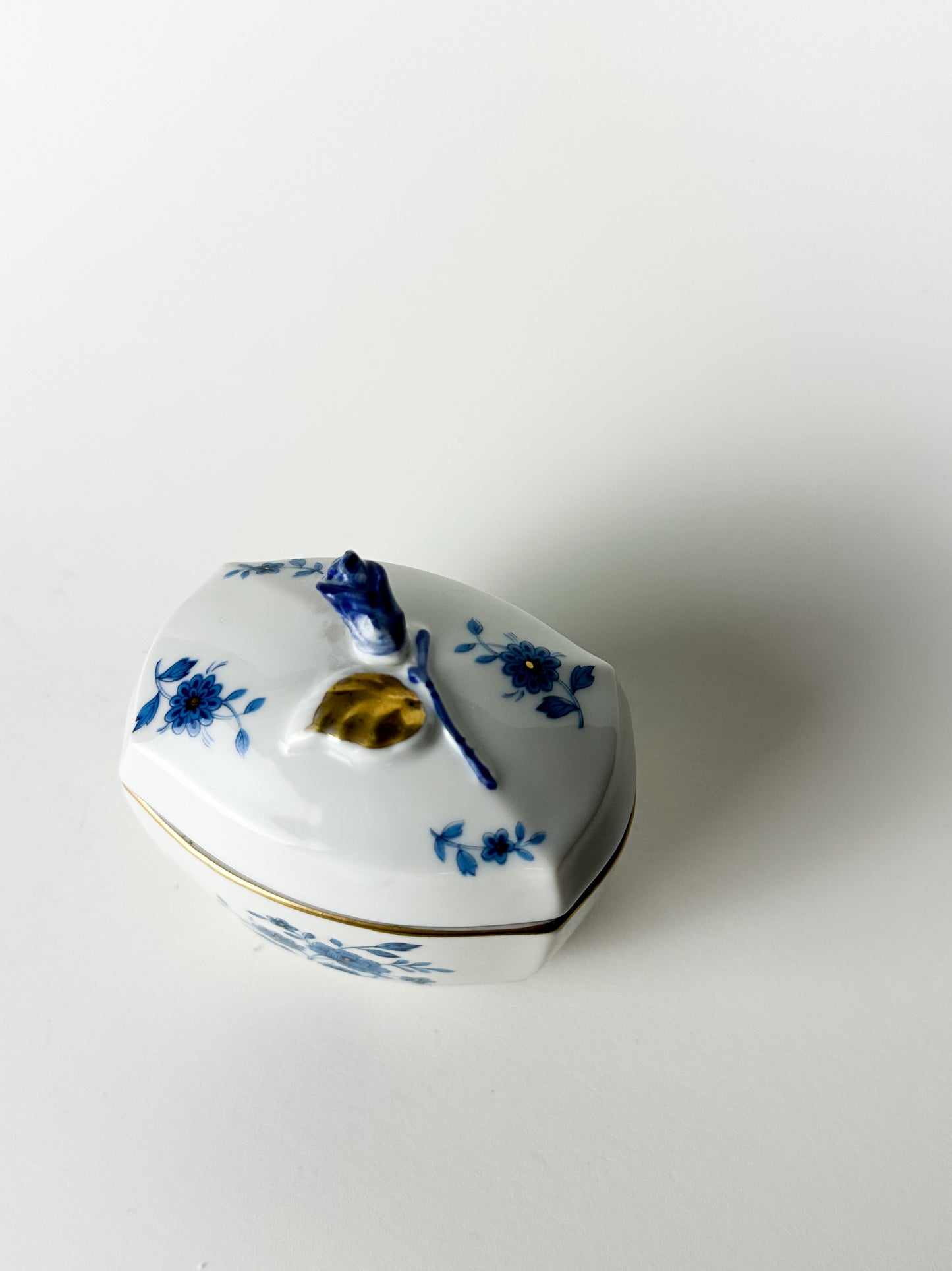 Heart-shaped ceramic box with blue floral patterns on a white background